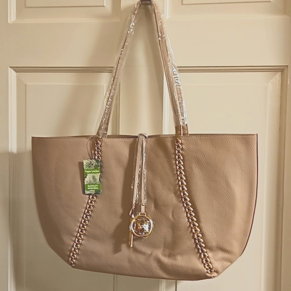 BADGLEY MISHKA tote bag in taupe color size 18L x 10H x 3.5W